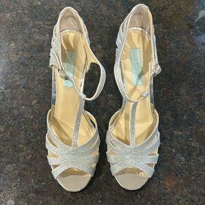 Betsy Johnson PeepToe Silver Holiday Heel Size 8.5